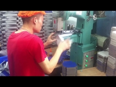 LY-TJ-40 Macchina incollatrice angoli scatole ad alta velocità 20-40 pezzi/min, Macchina nastratrice scatole semiautomatica