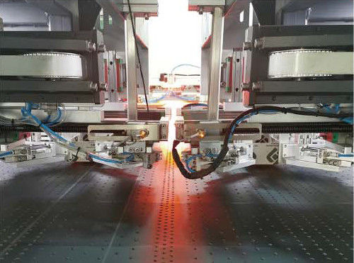 Macchina di formazione automatica a doppia testa ad alta velocità di scatole di cartone per scatole rigide