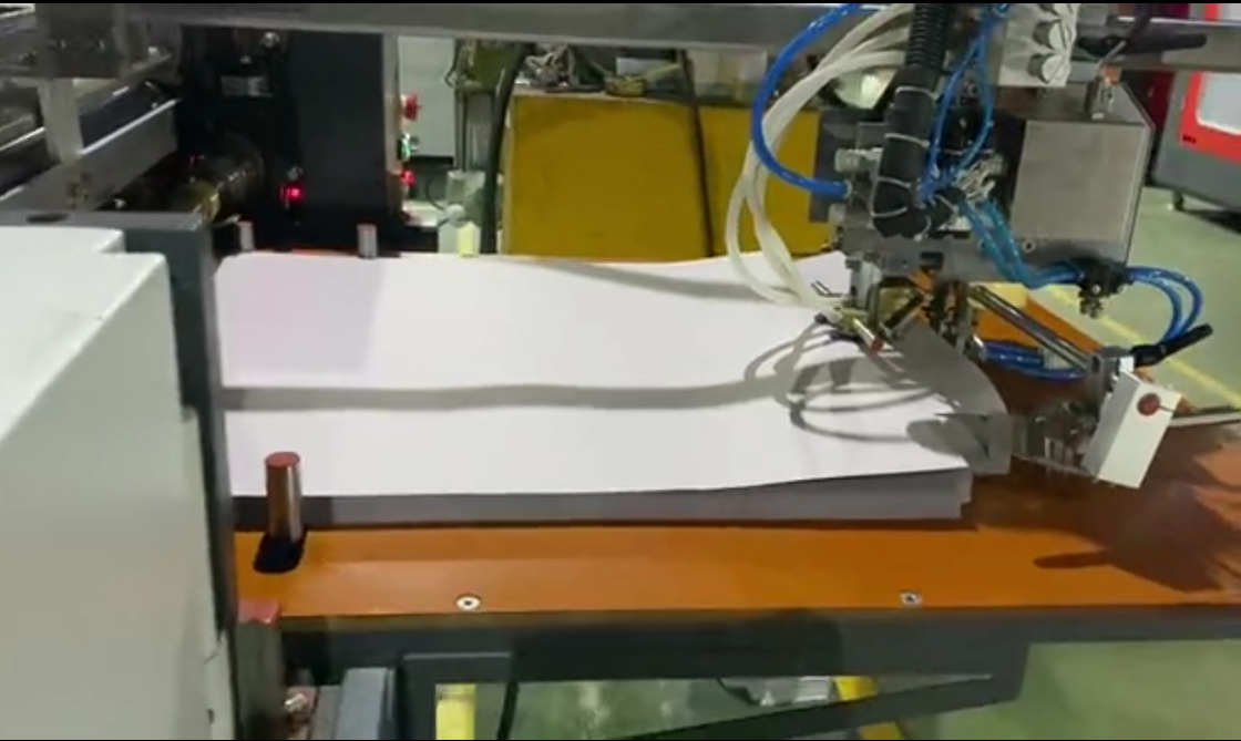 Macchina per la fabbricazione di scatole rigide automatiche Scatola per telefono, Scatola per regali, Scatola cosmetica Scatola per gioielli