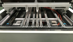 Posizionamento visivo Automatic Case Maker Hard Cover Machine Lining Machine 20-30 PCS/MIN