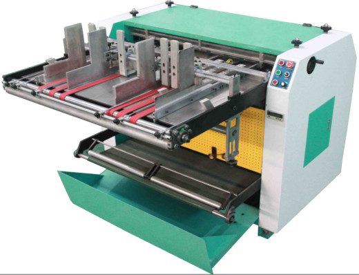 Macchina di scanalamento automatica Macchina di scanalamento in cartone Posizionamento bidirezionale di precisione V Cut Machine velocità 32pcs/min
