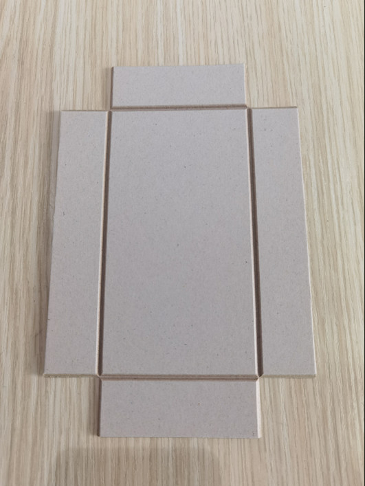 Macchina di scanalamento automatica Macchina di scanalamento in cartone Posizionamento bidirezionale di precisione V Cut Machine velocità 32pcs/min