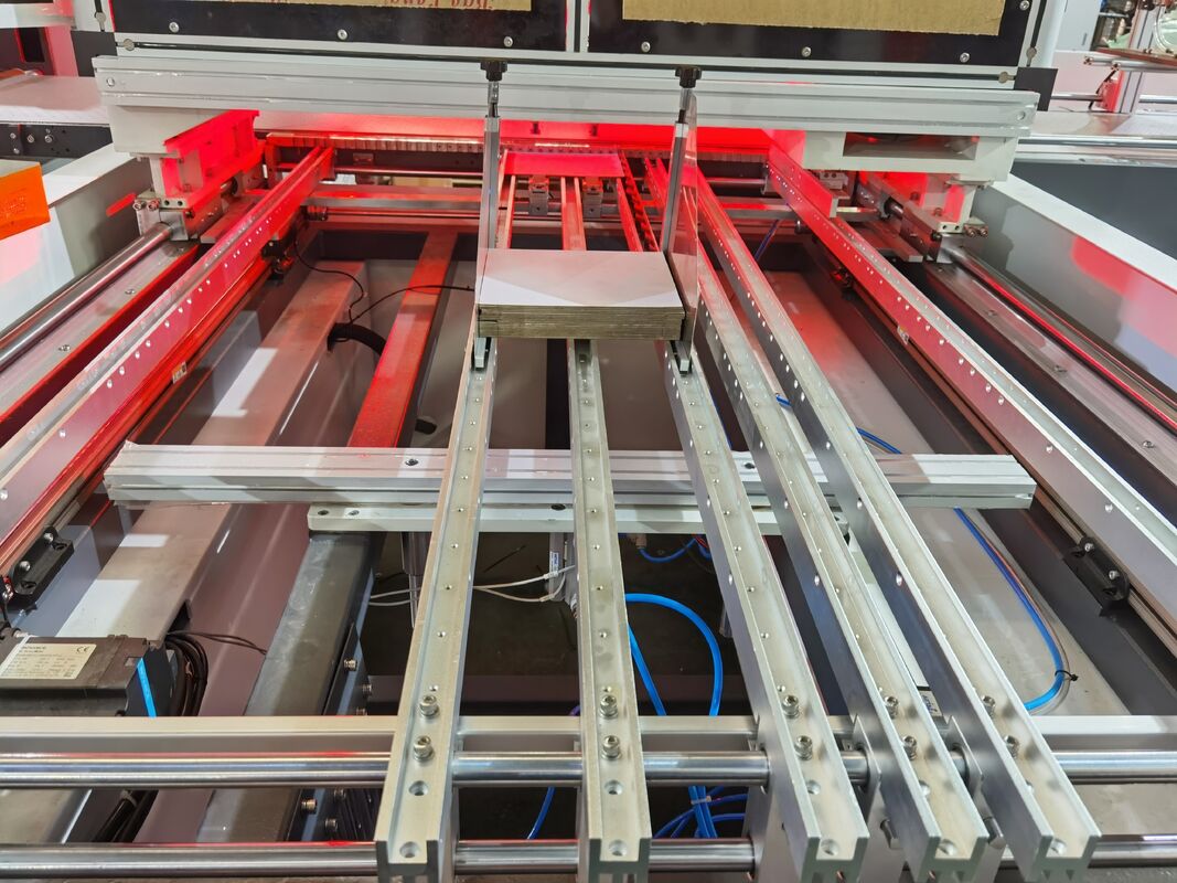 Macchina di posizionamento automatico velocità da 35 a 45 pezzi al minuto progettata per la produzione