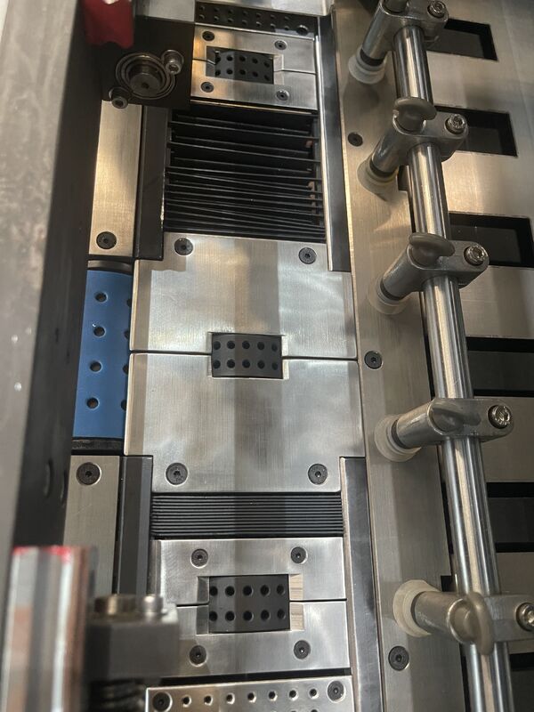 3D Gilding Automatic Hot Foil Stamping Machine per carta da imballaggio di gamma completa, color stamping