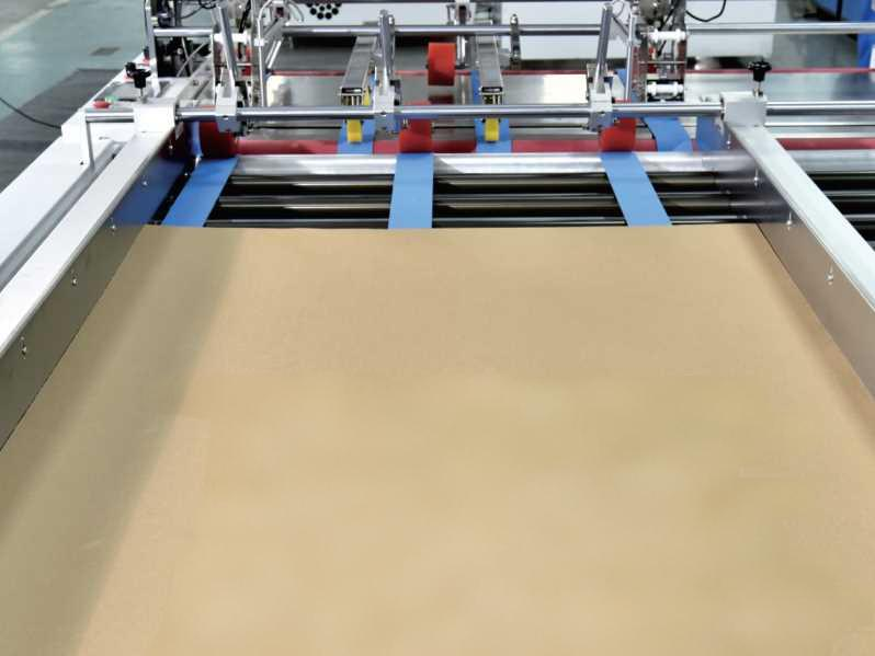 LY-1500TMJ Macchina automatica per l'incollaggio di nastro trasparente su cartone, macchina per l'applicazione di nastro trasparente su pannelli di cartone di grandi dimensioni, macchina per l'applicazione di nastro con controllo servo per imballaggio
