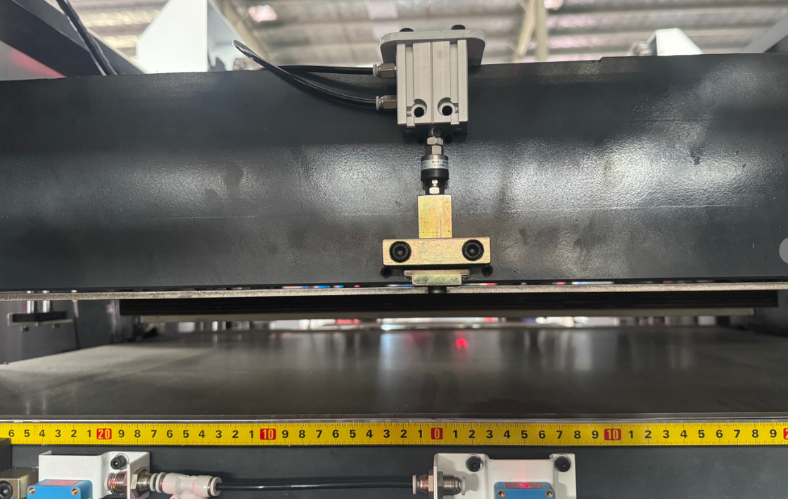 LY-DS650 Macchina automatica per fustellatura (solo per cartone grigio senza punto di connessione) Alimentazione circolare intelligente Alta precisione Alta efficienza