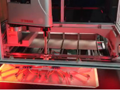 Macchina di posizionamento visivo automatico a quattro lati per la realizzazione di coperture rigide 380V